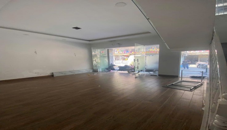Cho thuê ở nhóm 8 người Nguyễn Trãi, Thanh Xuân 66m2, 3 tầng,  4 ngủ, 17tr vào ngay